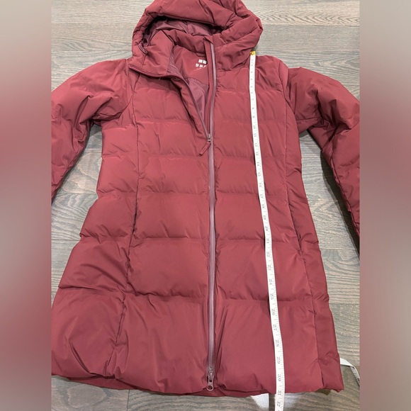 Size XS Women’s Uniqlo Winter Jacket - Picture 3 of 6